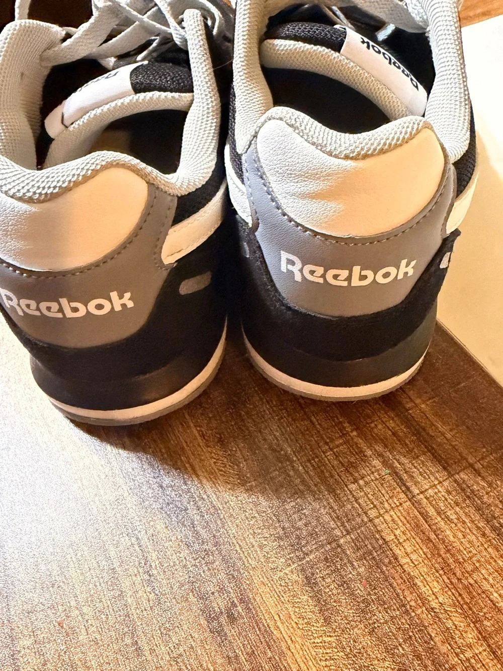 Reebok Men’s Classic Black and Gray Athletic Sneakers size 8